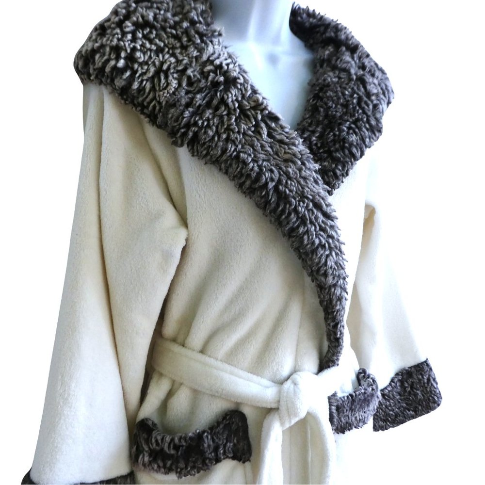 Pottery Barn Faux Fur Ombre Tipped Robe Ivory Plush Shawl Gray Trim Hooded S - Picture 3 of 6